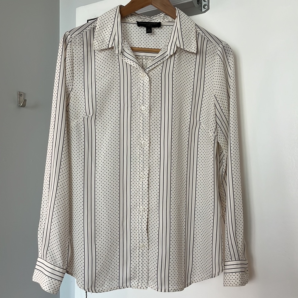 BANANA REPUBLIC Classic Fit Button Up. EUC. Sz S - Picture 4 of 7